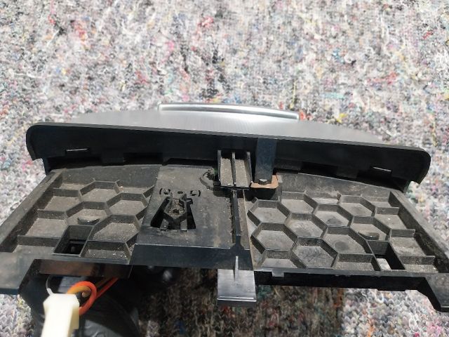 bontott AUDI Q7 Első Hamutartó