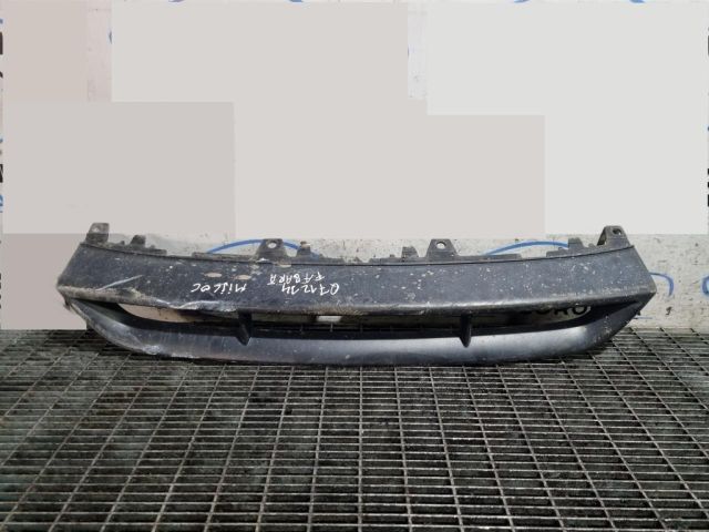 bontott AUDI Q7 Első Lökhárító Díszléc