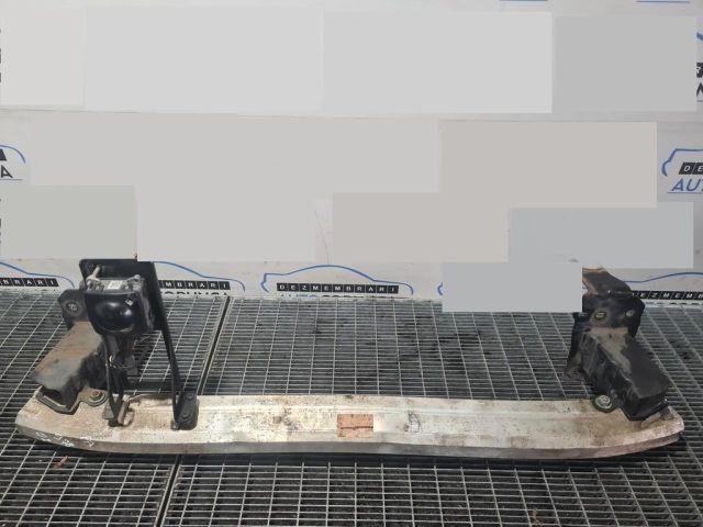 bontott AUDI Q7 Első Lökhárító Merevítő (Fém)