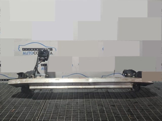 bontott AUDI Q7 Első Lökhárító Merevítő (Fém)