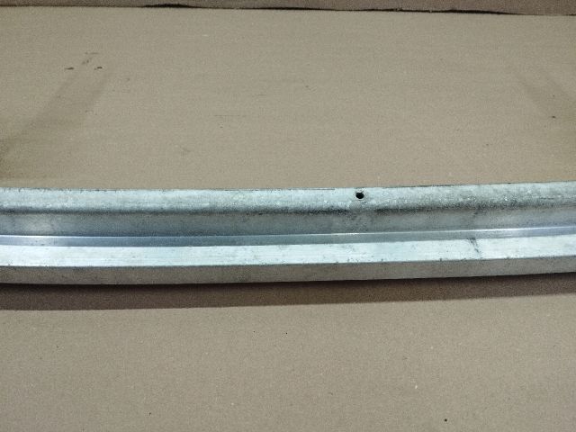 bontott AUDI Q7 Első Lökhárító Merevítő (Fém)