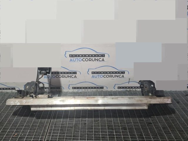 bontott AUDI Q7 Első Lökhárító Merevítő (Fém)