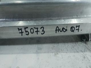 bontott AUDI Q7 Első Lökhárító Merevítő (Fém)