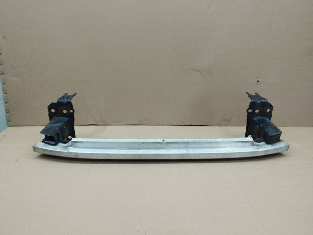 bontott AUDI Q7 Első Lökhárító Merevítő (Fém)