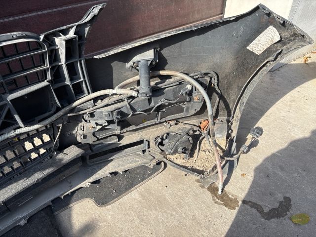 bontott AUDI Q7 Első Lökhárító (Részeivel)