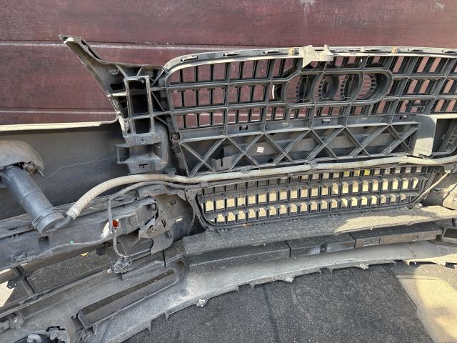 bontott AUDI Q7 Első Lökhárító (Részeivel)