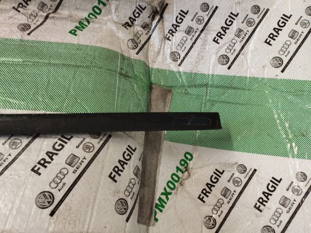 bontott AUDI Q7 Első Szélvédő Bal Díszléc