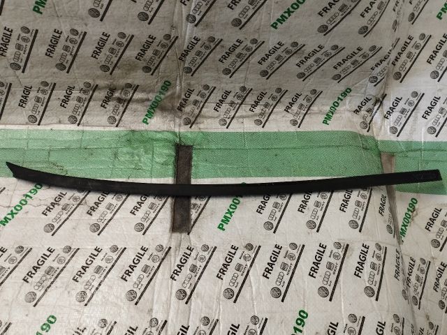 bontott AUDI Q7 Első Szélvédő Bal Díszléc