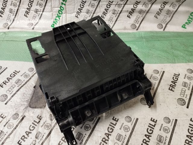 bontott AUDI Q7 Első Tároló Rekesz