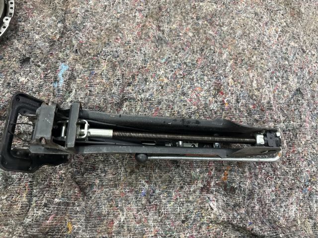 bontott AUDI Q7 Emelő