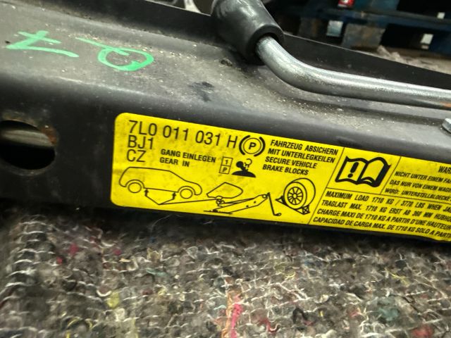 bontott AUDI Q7 Emelő