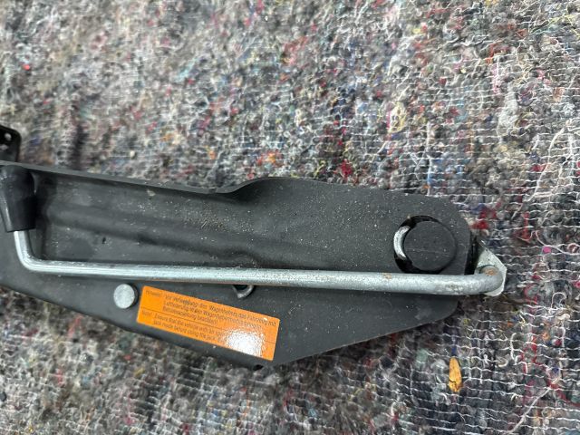 bontott AUDI Q7 Emelő