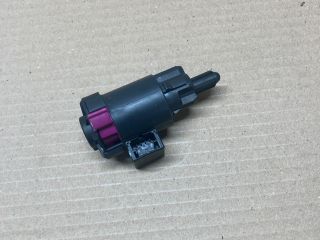 bontott AUDI Q7 Fék Pedál Kapcsoló