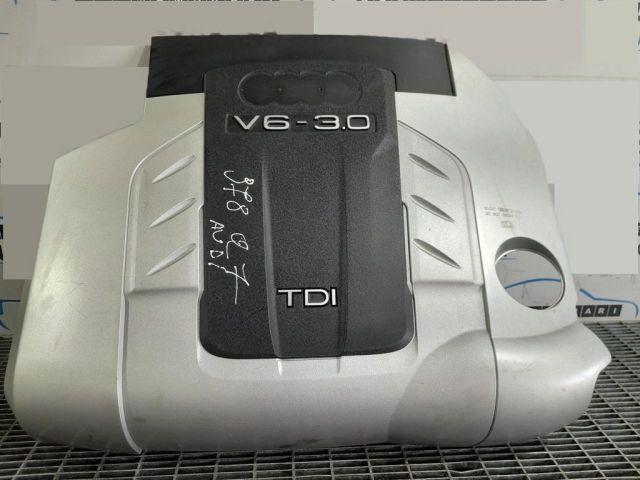 bontott AUDI Q7 Felső Hűtőburkolat