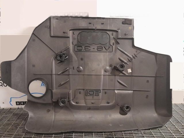 bontott AUDI Q7 Felső Hűtőburkolat