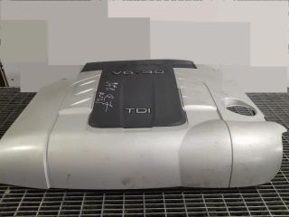 bontott AUDI Q7 Felső Hűtőburkolat