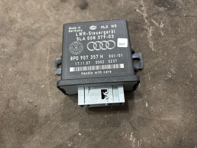 bontott AUDI Q7 Fényszóró Elektronika