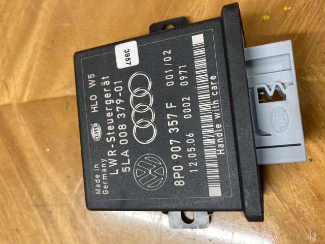 bontott AUDI Q7 Fényszóró Elektronika