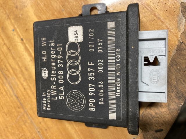 bontott AUDI Q7 Fényszóró Elektronika