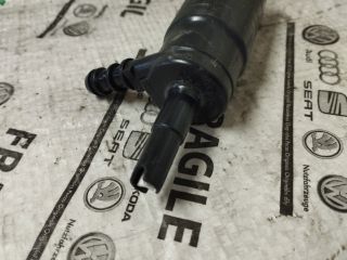 bontott AUDI Q7 Fényszórómosó Szivattyú