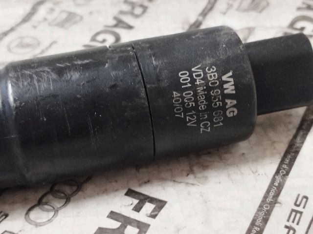 bontott AUDI Q7 Fényszórómosó Szivattyú