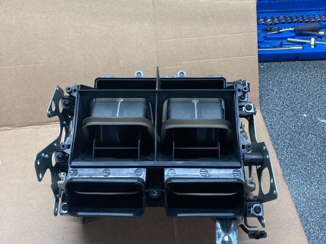 bontott AUDI Q7 Fűtés Box