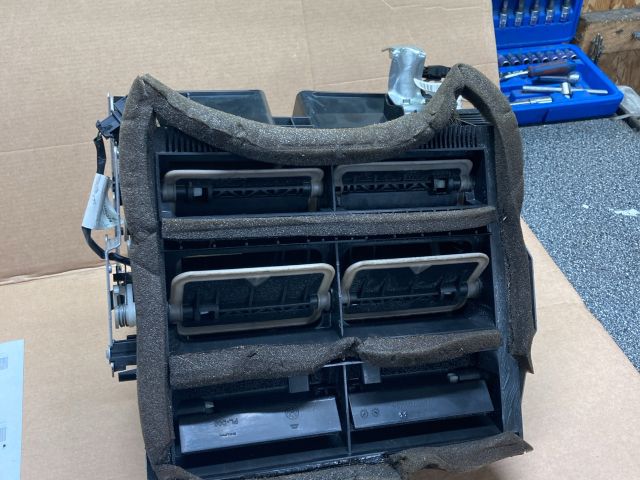 bontott AUDI Q7 Fűtés Box