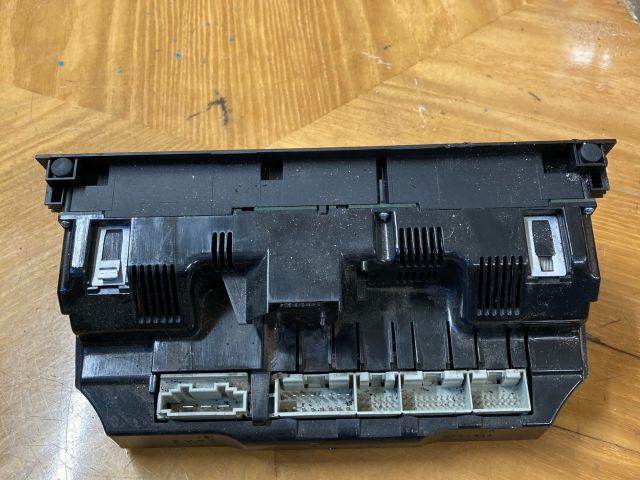 bontott AUDI Q7 Fűtéskapcsoló (digit klímás)