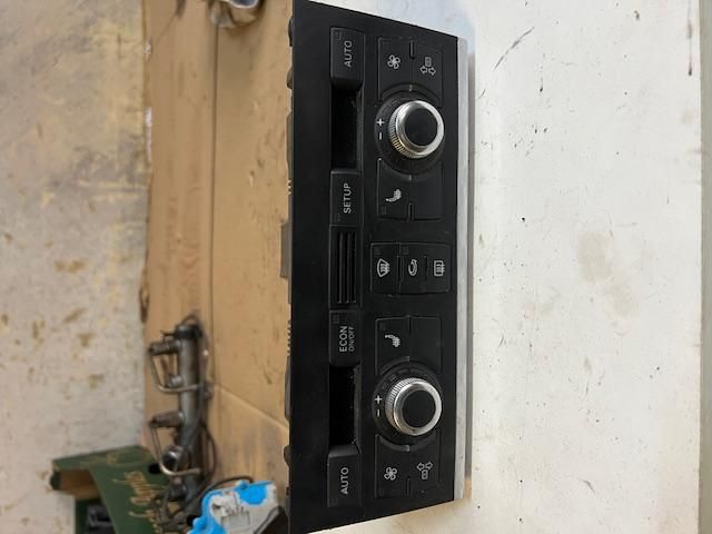 bontott AUDI Q7 Fűtéskapcsoló (digit klímás)