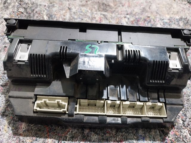 bontott AUDI Q7 Fűtéskapcsoló (digit klímás)