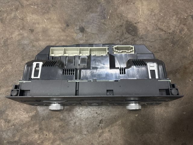 bontott AUDI Q7 Fűtéskapcsoló (digit klímás)