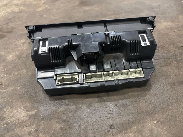 bontott AUDI Q7 Fűtéskapcsoló (digit klímás)