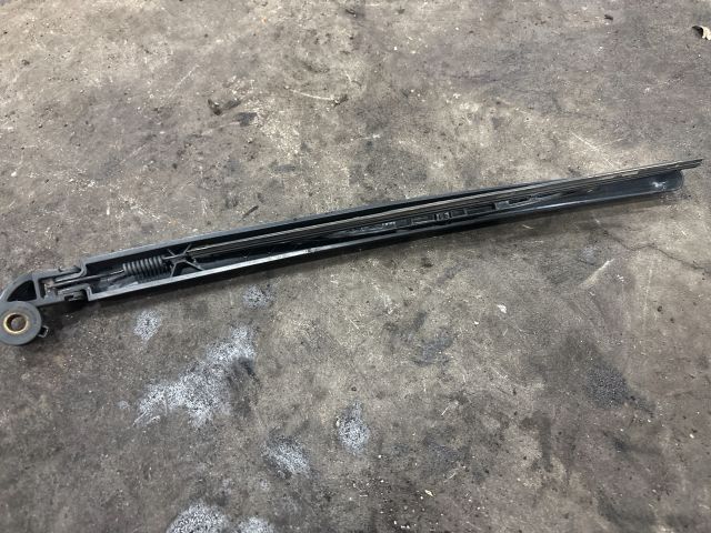 bontott AUDI Q7 Hátsó Ablaktörlő Kar