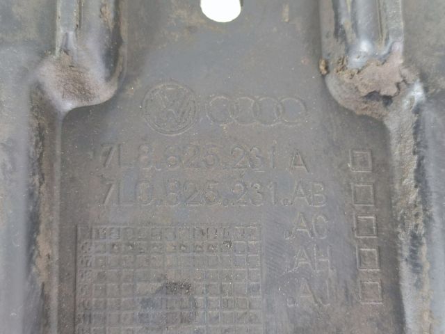 bontott AUDI Q7 Hátsó Fenéklemez