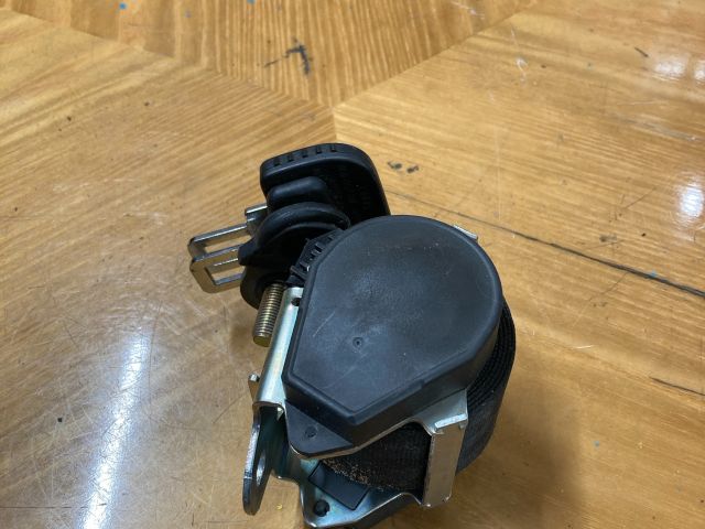 bontott AUDI Q7 Hátsó középső Biztonsági Öv