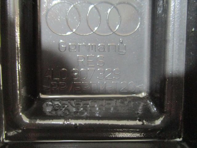 bontott AUDI Q7 Hátsó középső Lökhárító Tartó (Műanyag)