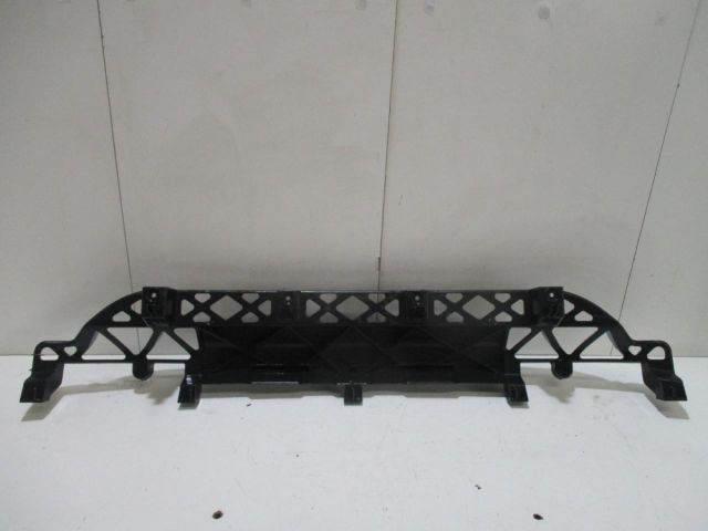 bontott AUDI Q7 Hátsó középső Lökhárító Tartó (Műanyag)