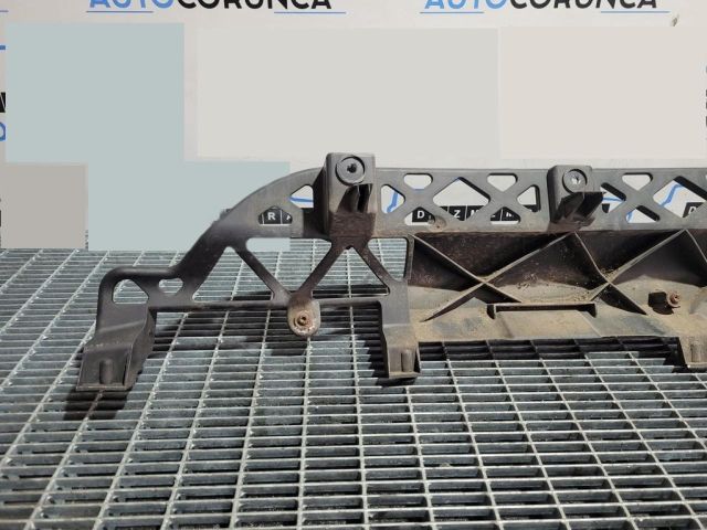 bontott AUDI Q7 Hátsó középső Lökhárító Tartó (Műanyag)