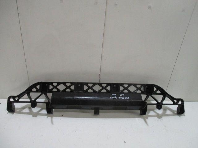 bontott AUDI Q7 Hátsó középső Lökhárító Tartó (Műanyag)