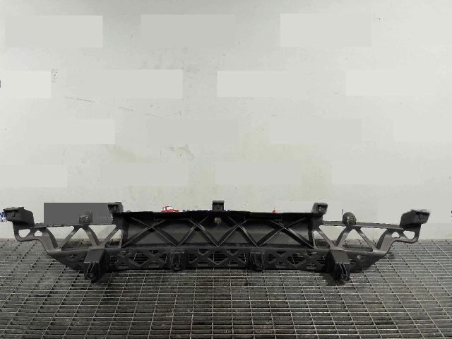 bontott AUDI Q7 Hátsó középső Lökhárító Tartó (Műanyag)