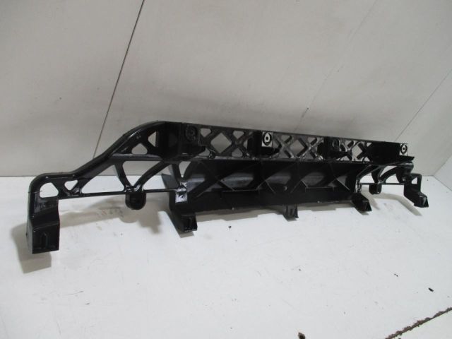 bontott AUDI Q7 Hátsó középső Lökhárító Tartó (Műanyag)