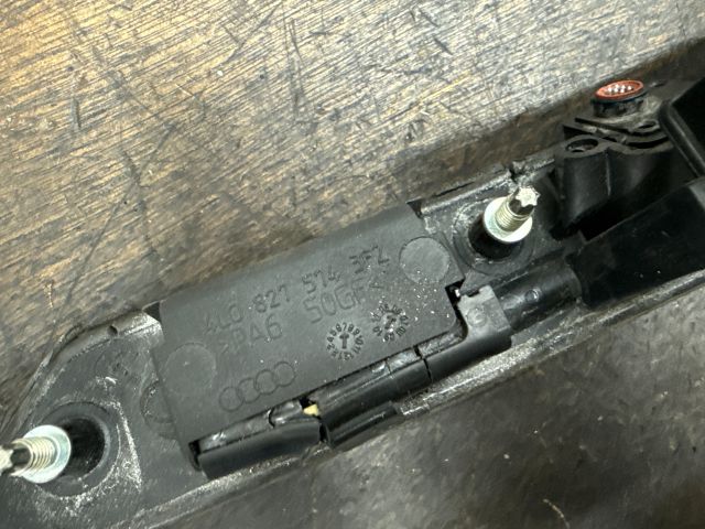 bontott AUDI Q7 Hátsó Rendszámtábla Világítás