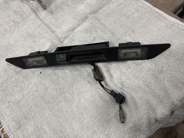 bontott AUDI Q7 Hátsó Rendszámtábla Világítás