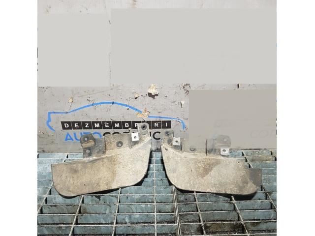 bontott AUDI Q7 Hátsó Sárvédő Gumi Pár