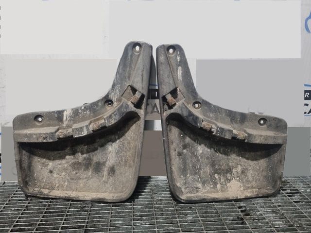 bontott AUDI Q7 Hátsó Sárvédő Gumi Pár