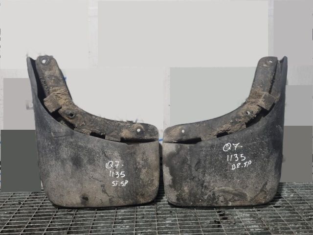 bontott AUDI Q7 Hátsó Sárvédő Gumi Pár