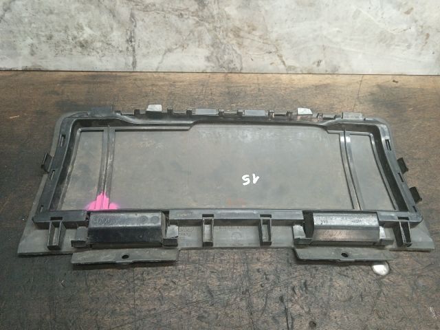 bontott AUDI Q7 Hátsó Vonószem Burkolat