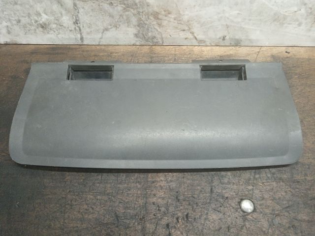 bontott AUDI Q7 Hátsó Vonószem Burkolat