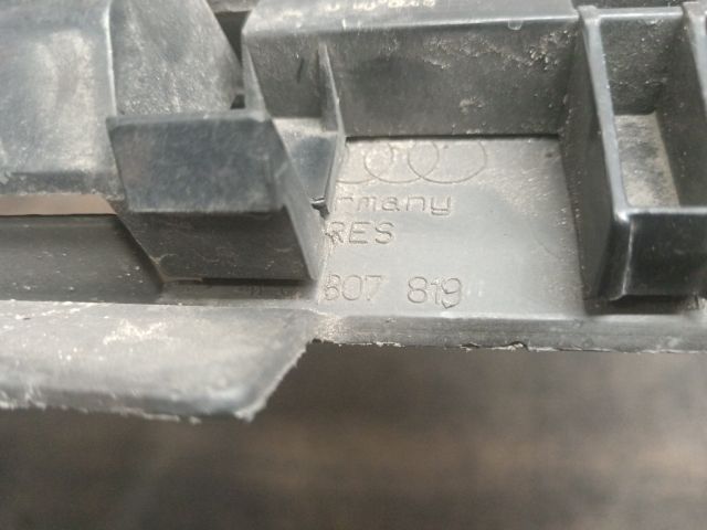 bontott AUDI Q7 Hátsó Vonószem Burkolat