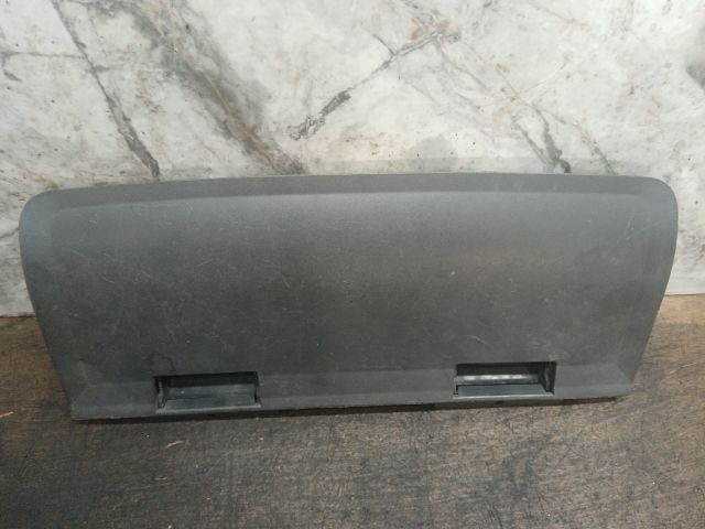 bontott AUDI Q7 Hátsó Vonószem Burkolat